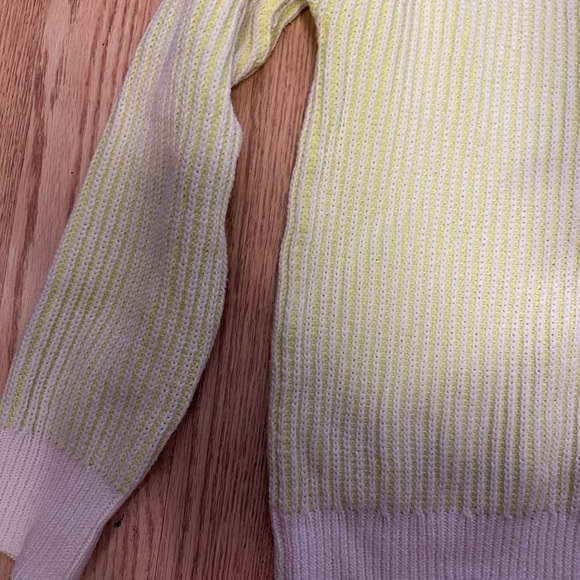 Long Sleeve Chunky Knit Sweater Size Small - Picture 6 of 6